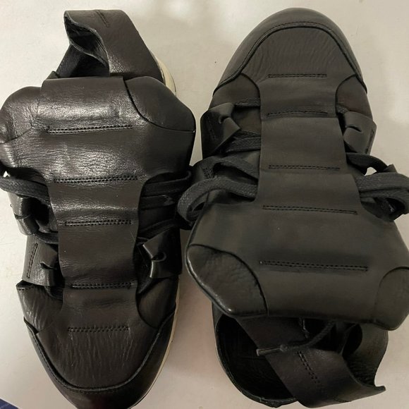 Italian Designer Leather Sandals by Cinzia Araia, Size 8 - Picture 2 of 5